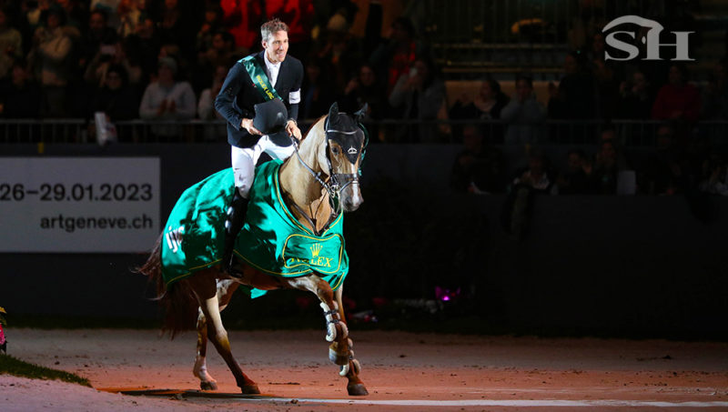 King Edward offre le top 10 à Henrik von Eckermann