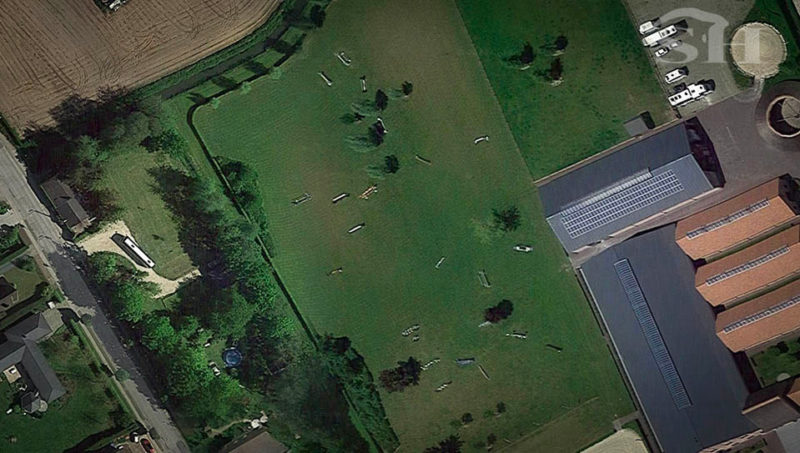 Grève autour d’une piste en herbe
