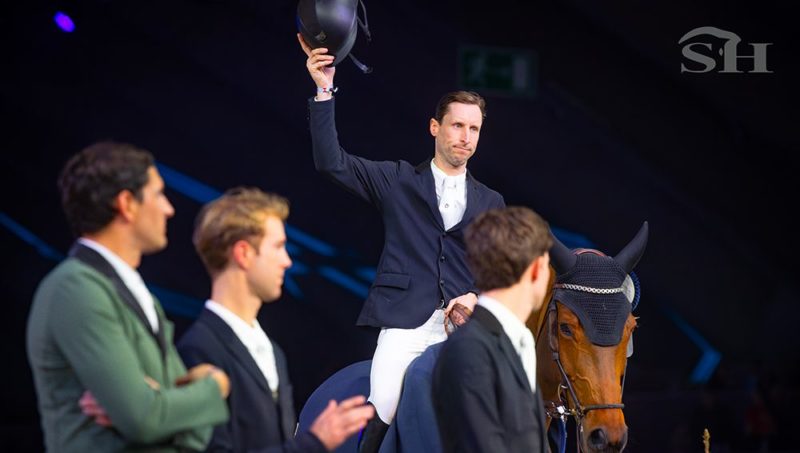 Pieter Devos, maître du jeu des selles musicales au Jumping de Malines