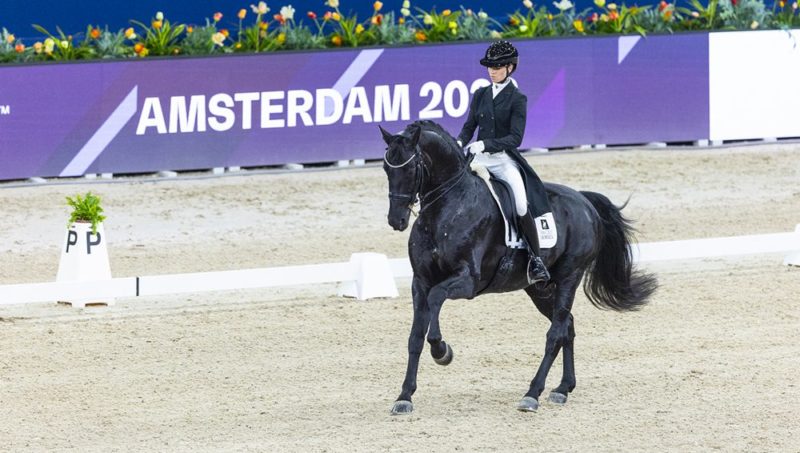 Amsterdam déroule le tapis rouge : Charlotte Fry et Glamourdale déjà en patrons