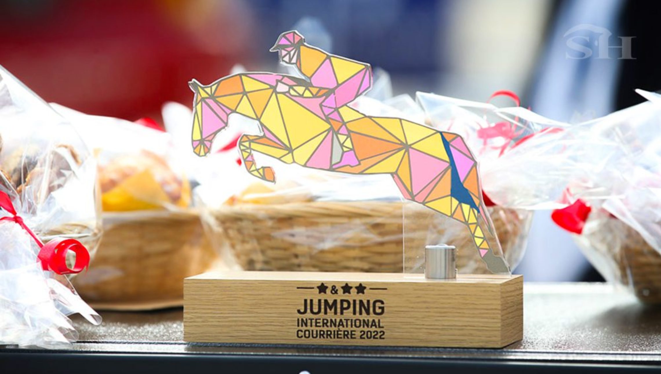 Le Jumping de Courrière change de prairie, pas d’ADN