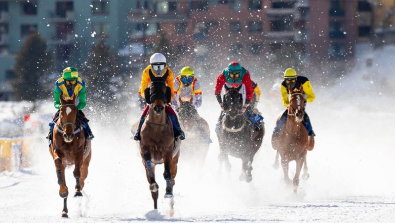 White Turf St. Moritz 2026 : le lac s’allume, les chevaux arrivent, le spectacle peut commencer