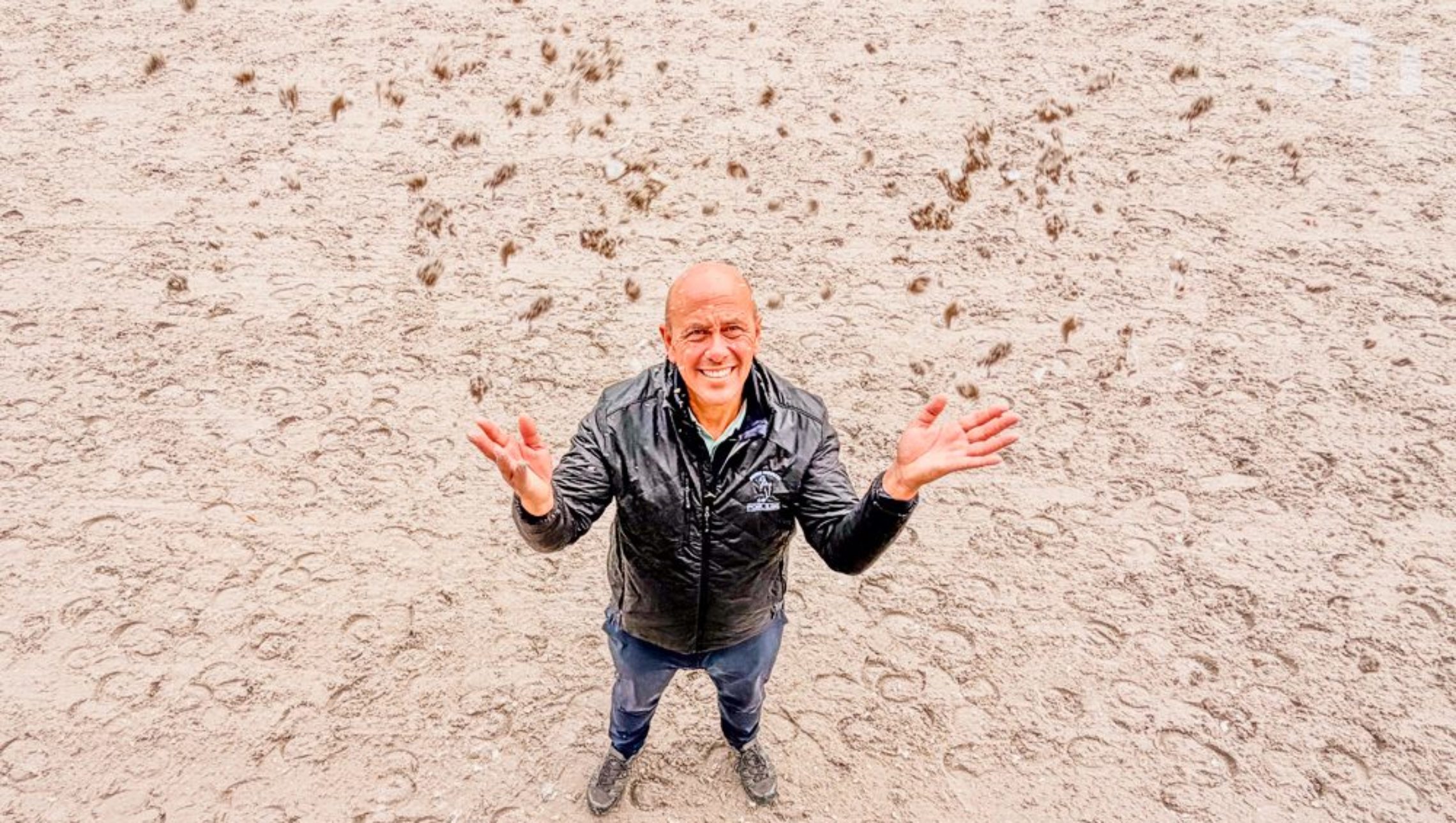 Sous les sabots, son sable : Bart Poels, maître des terrains