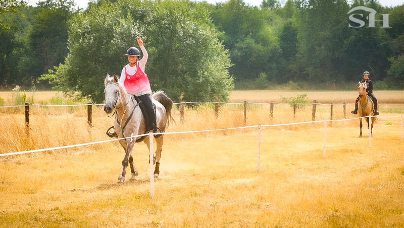 120 kilomètres, neuf heures à cheval et un titre au bout du chemin : une journée en selle avec Clara Darmstaedter
