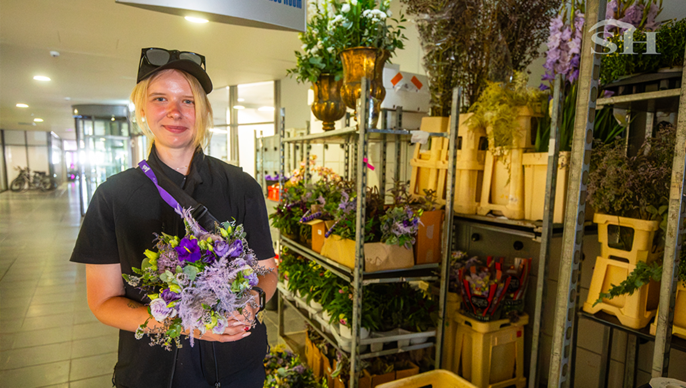 Sous les champions, Kira prépare les bouquets