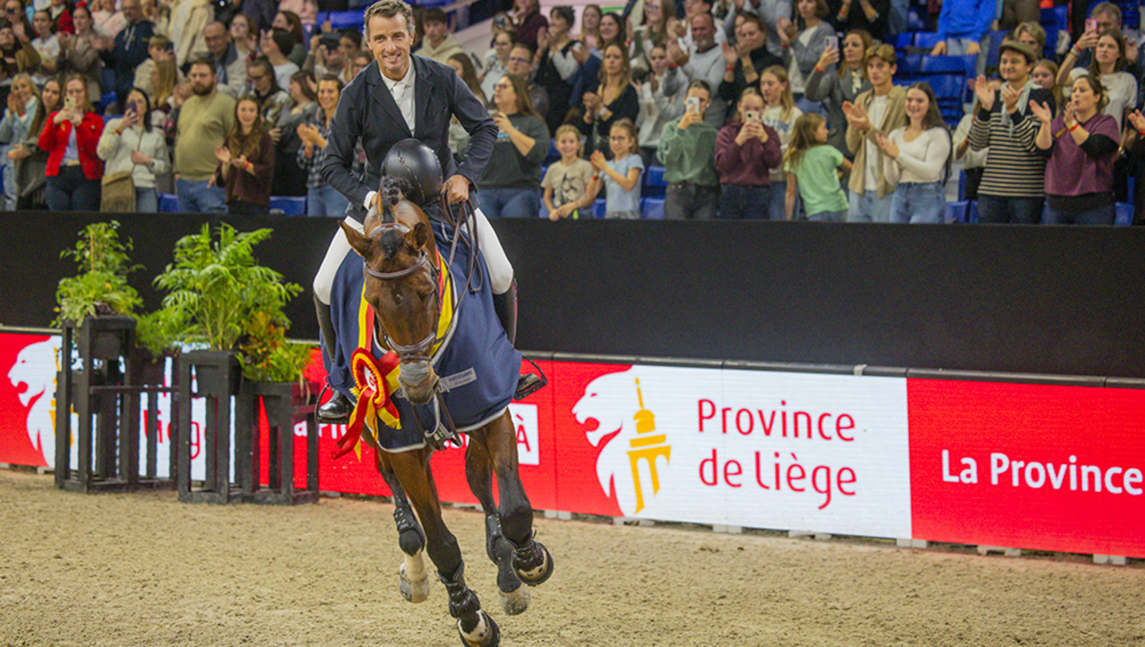 Wathelet III : à Liège, Bond fait sa loi